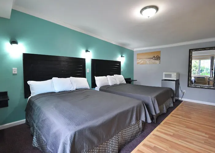Lodge At 32Nd